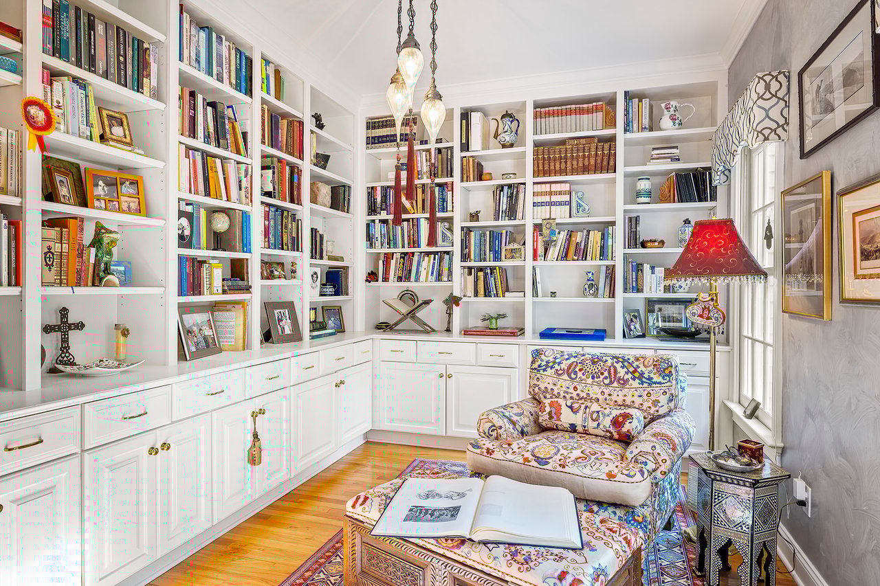 Cozy library to curl up with a good book.	