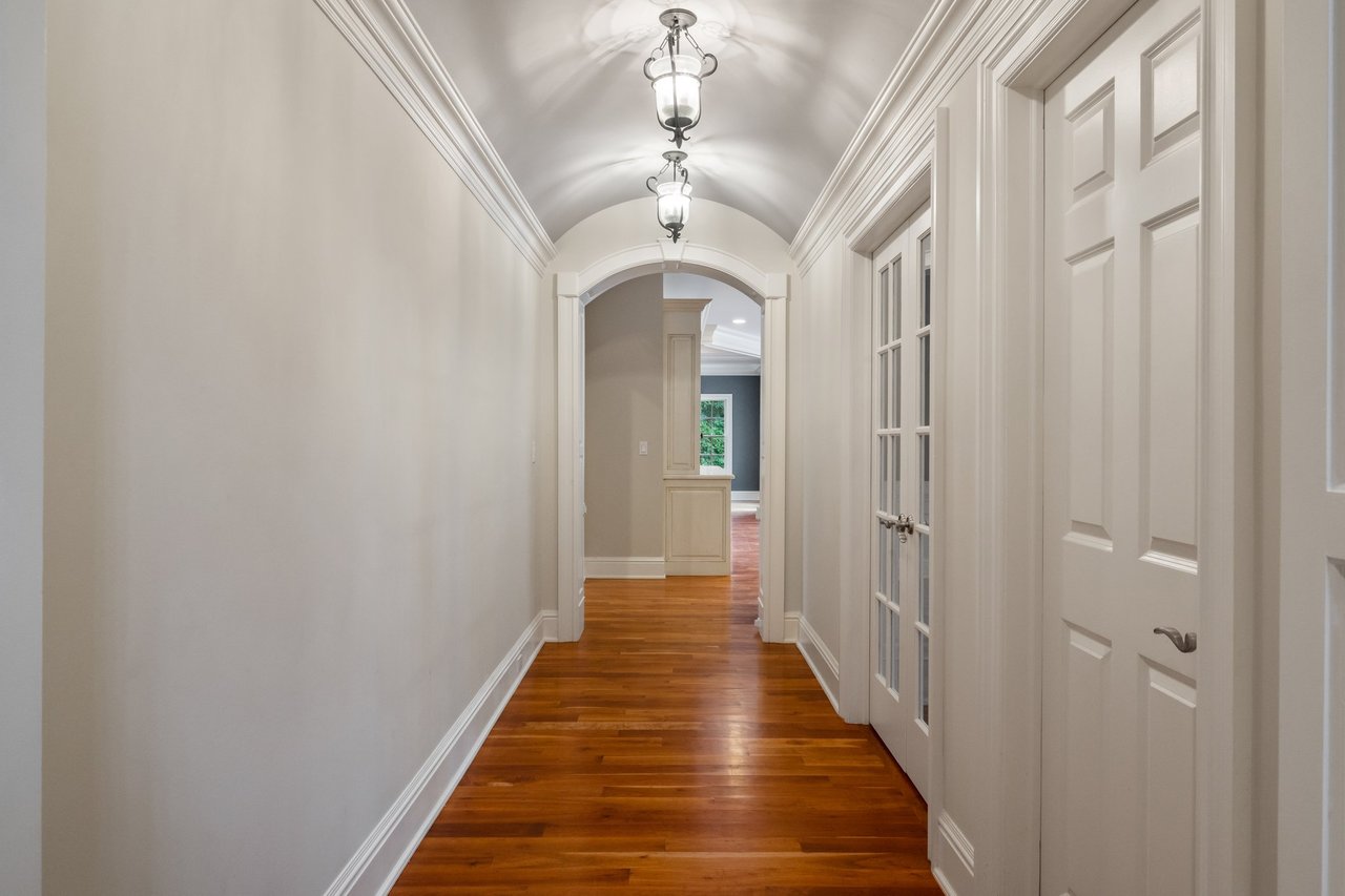Barrell Hall connects Foyer to Dining Room and Kitchen.