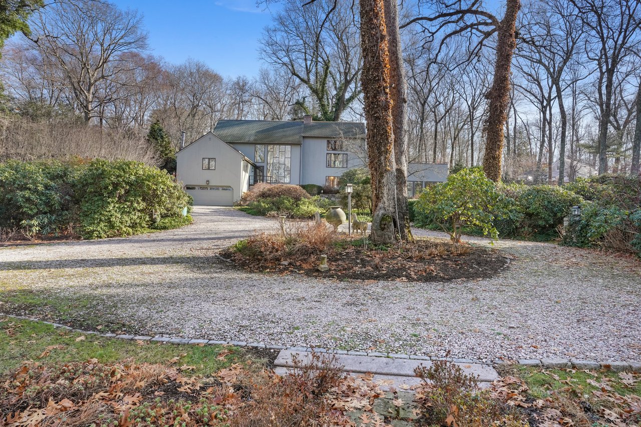 Welcome to Blau House located at 8 Bayberry Ridge Road.