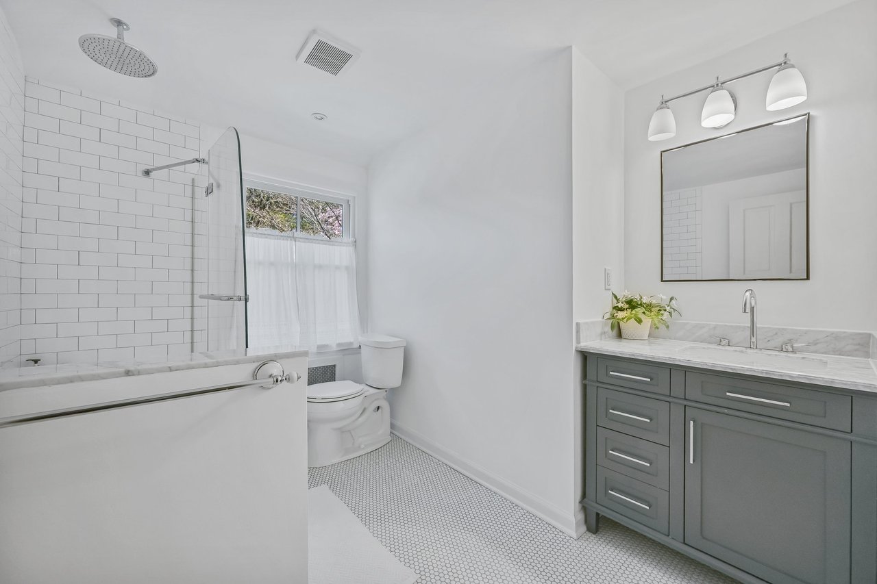 Half bath for bedroom #2 and #3