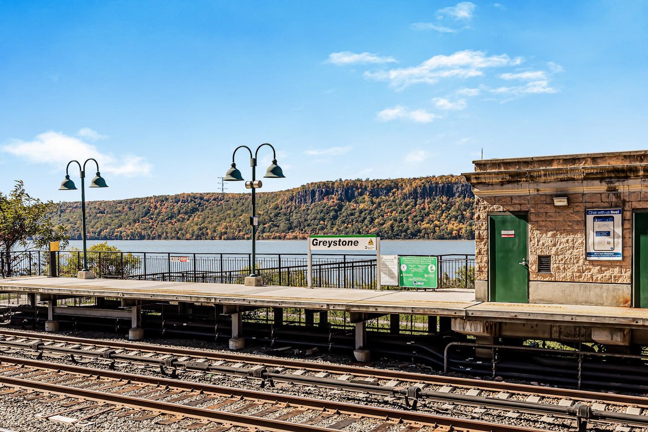 Metro North Greystone Train Station
