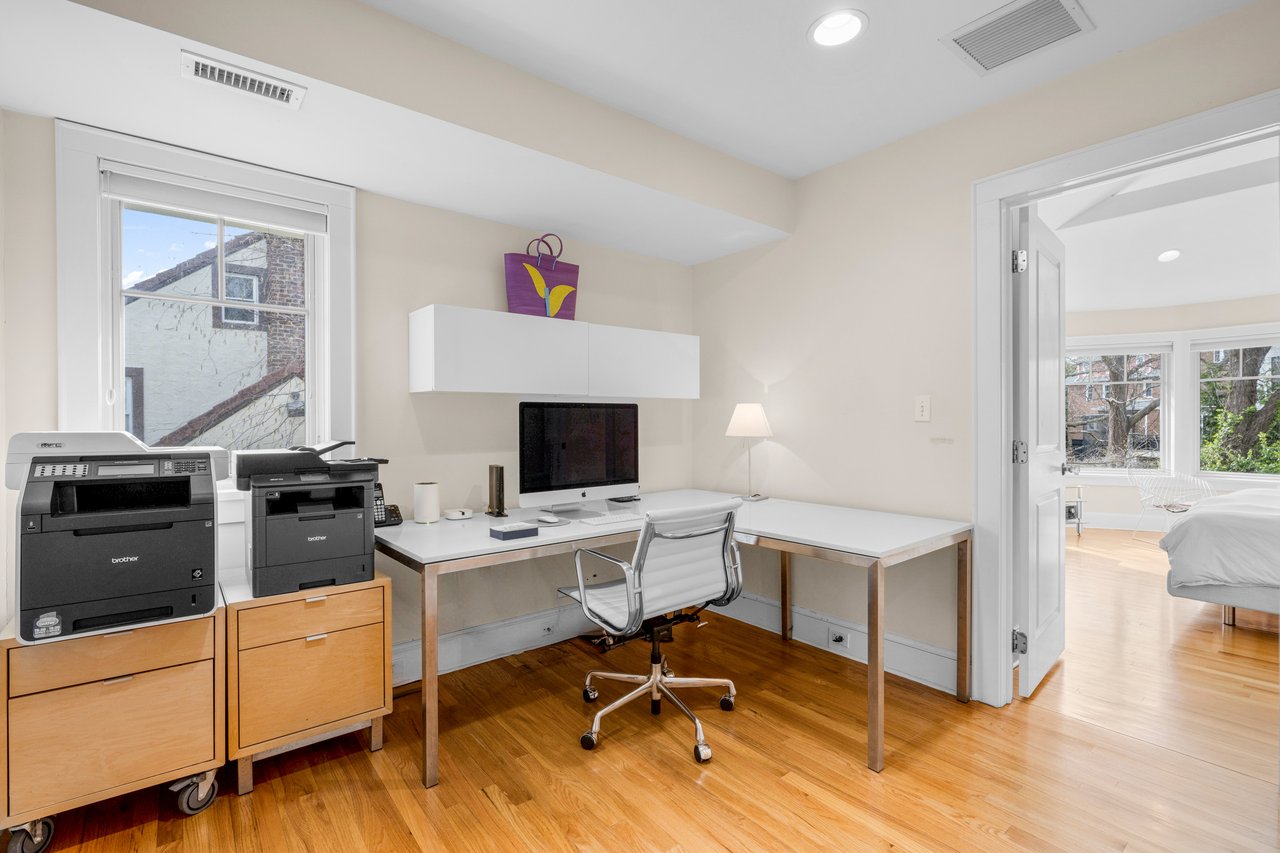 Office with baseboards, light wood finished floors, visible vents, and recessed lighting
