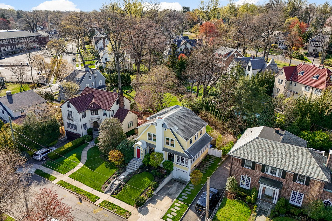  Aerial view featuring a residential view