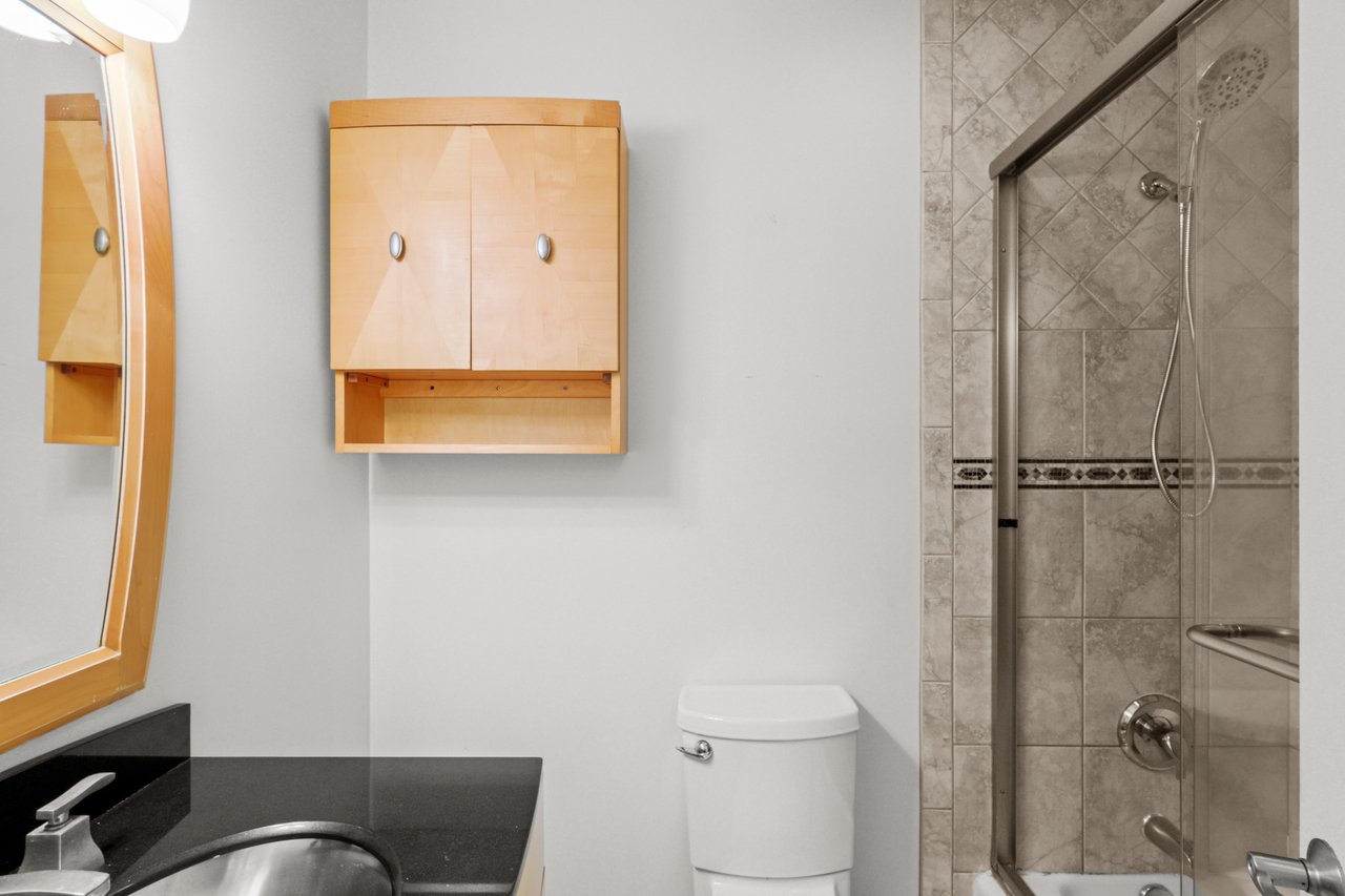 Full hall bathroom on 2nd floor