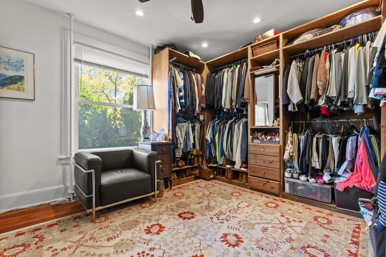 This was a 4th bedroom that has been converted to a walk in closet.