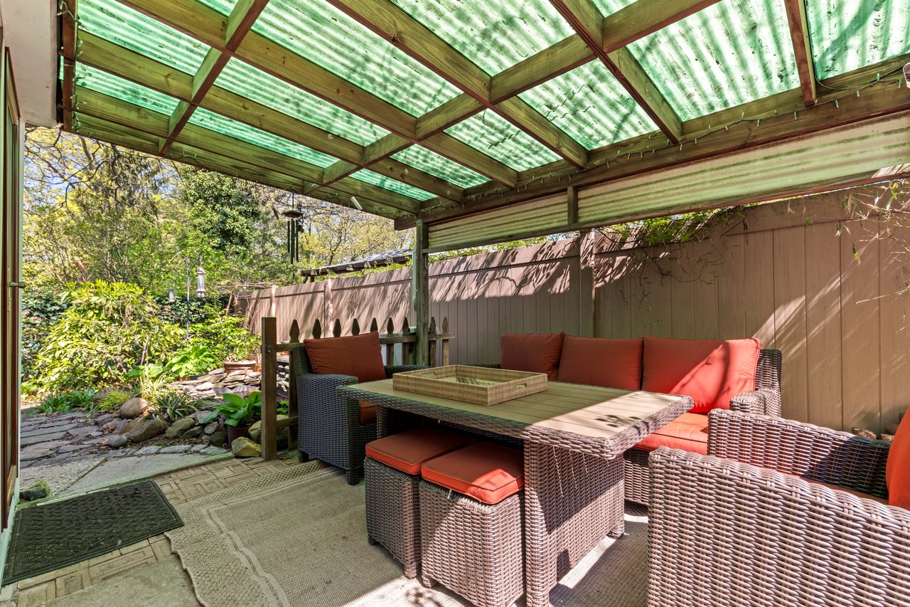 View of patio / terrace with fence and outdoor lounge area