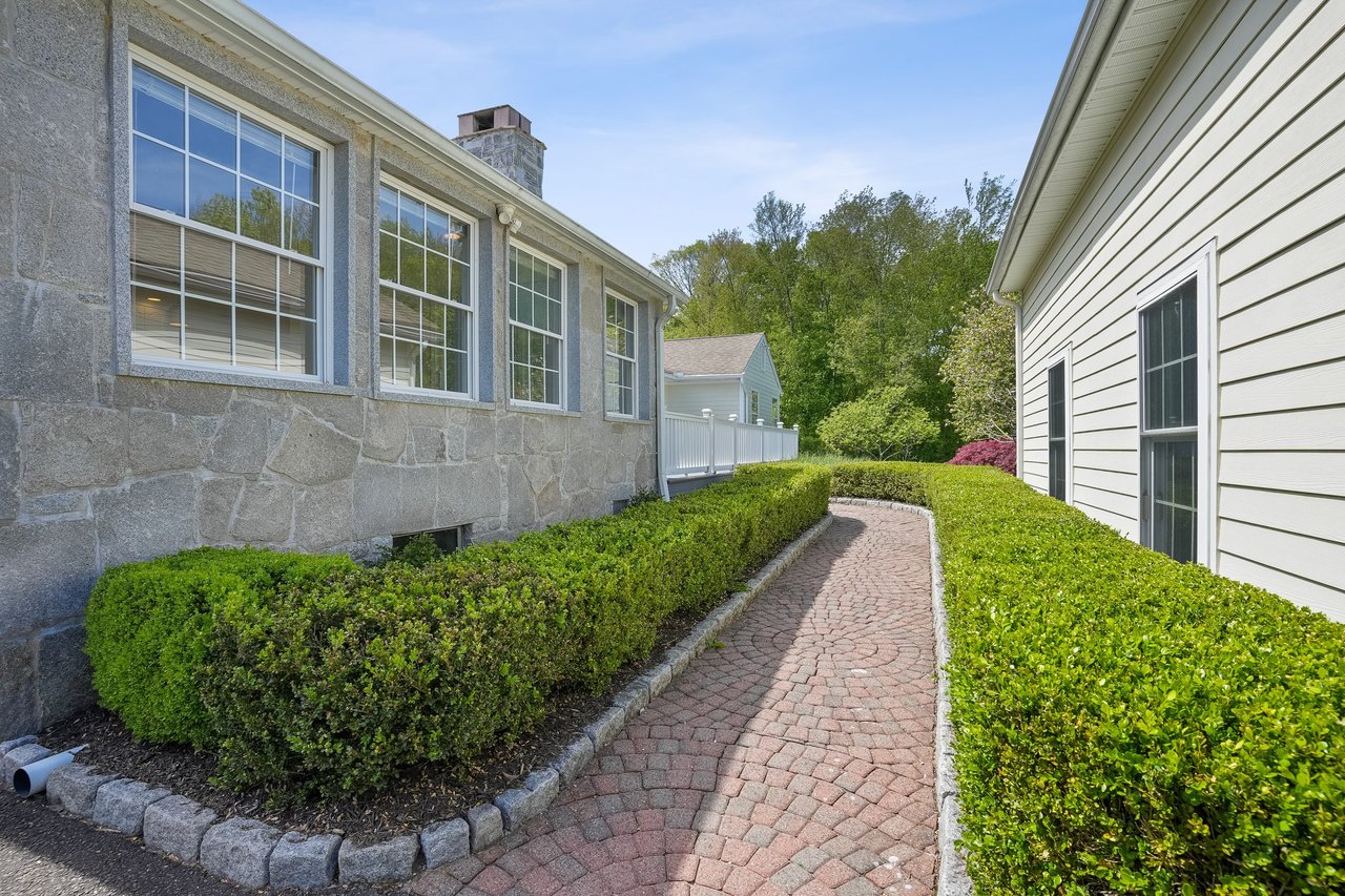 Walkway to Back Deck