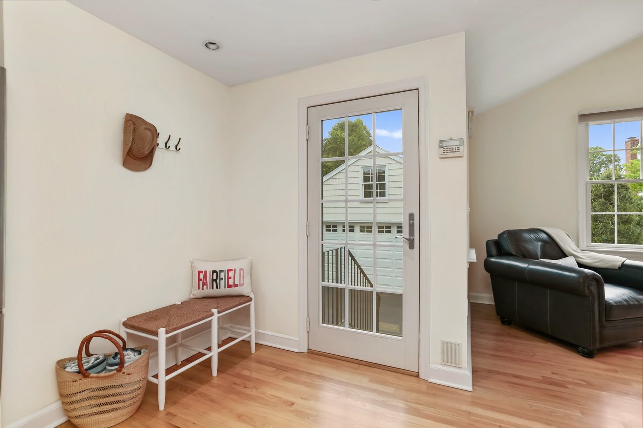 Access to back yard and family rooom