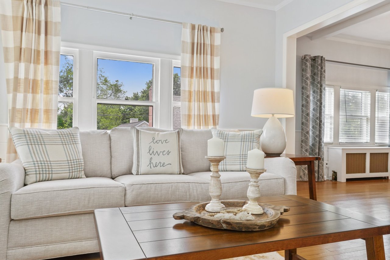 Open and airy with multiple seating options