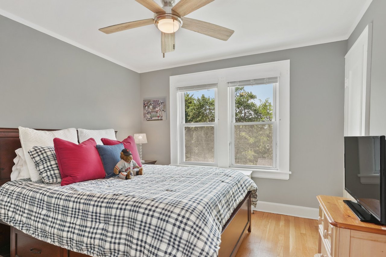 Second BR with walk in closet