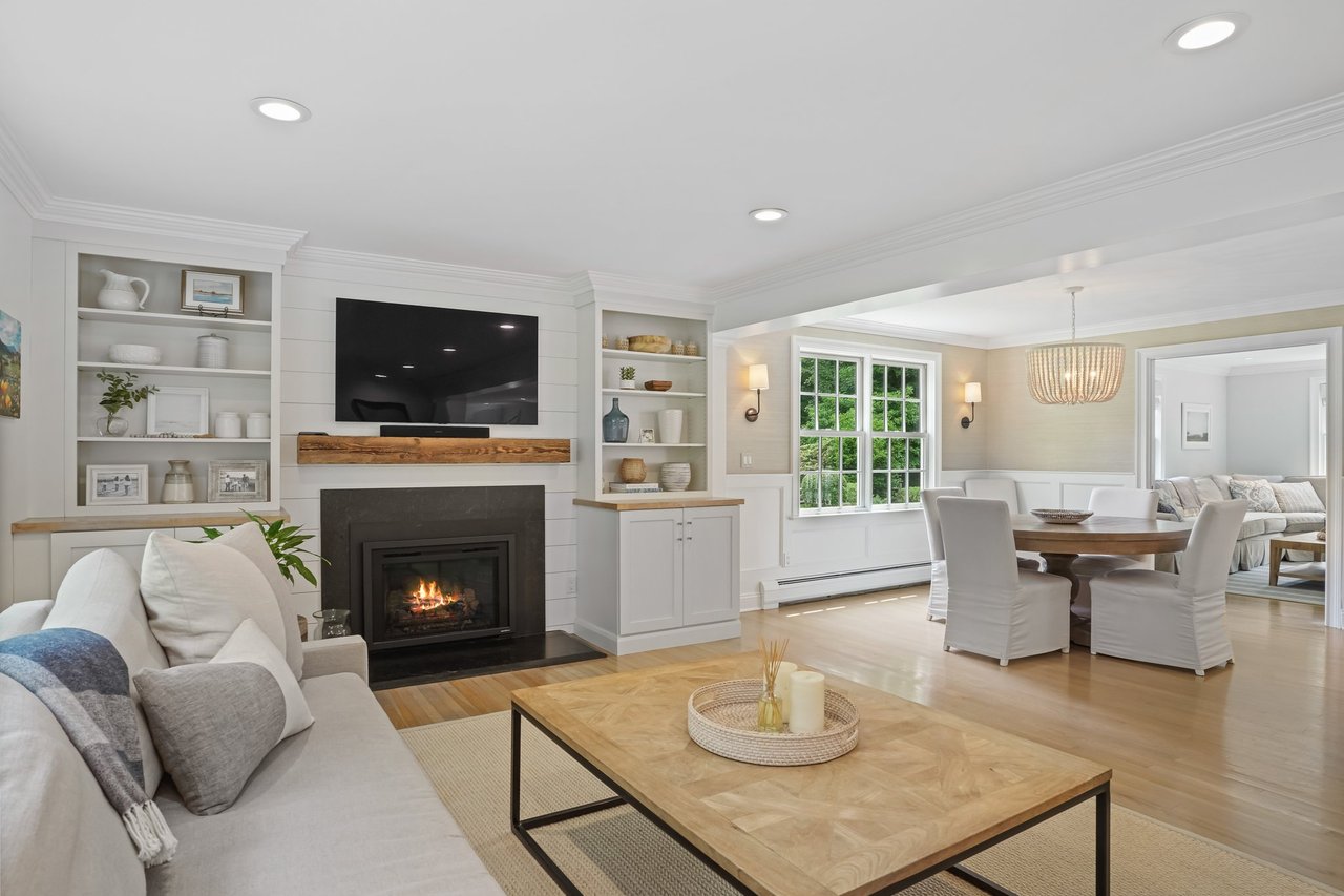 Beautiful gas fireplace, built-ins and natural wood accents