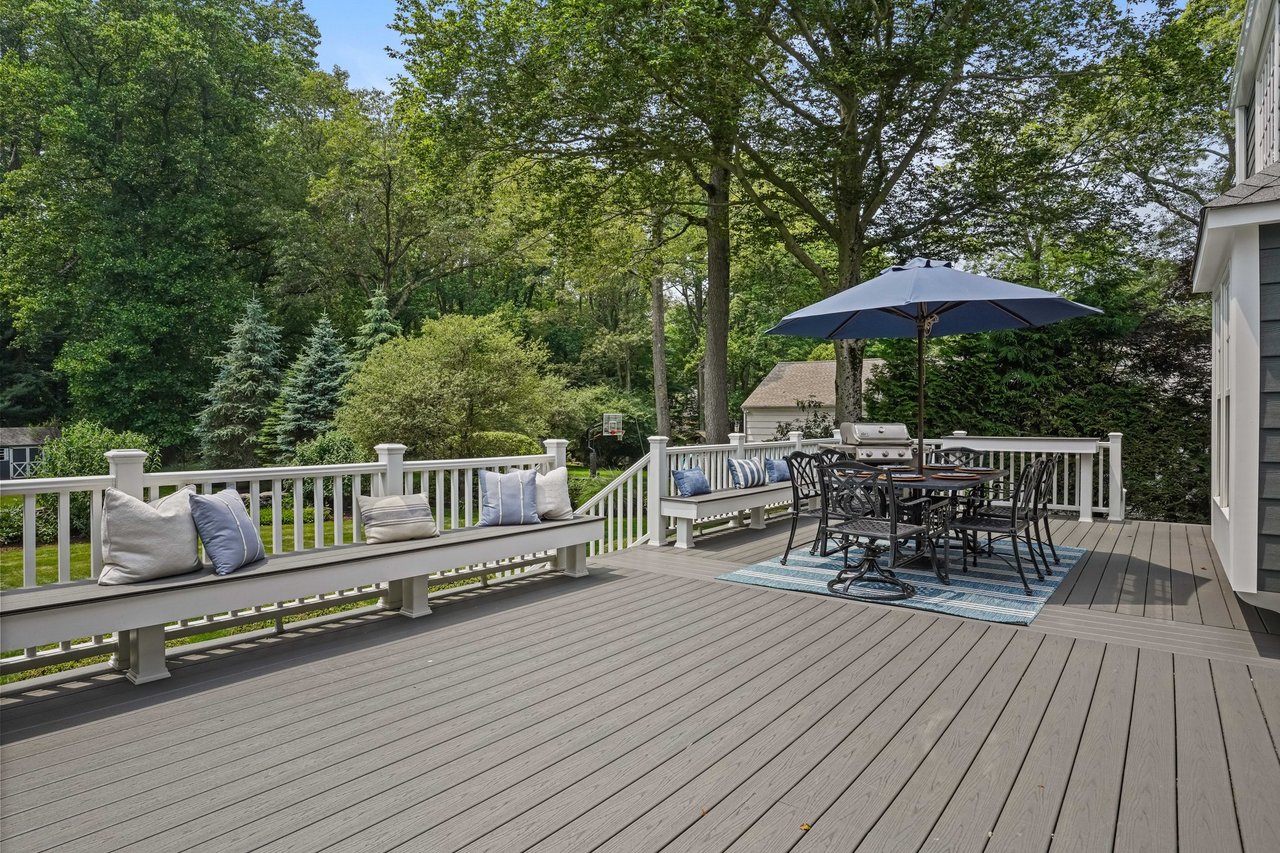 Maintenance-free new Trex decking
