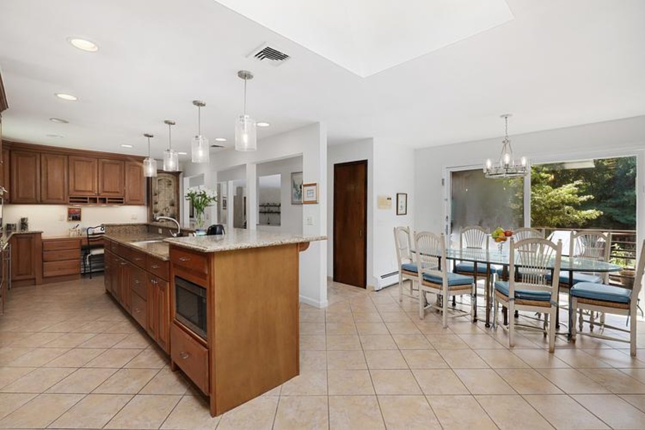 Eat in kitchen