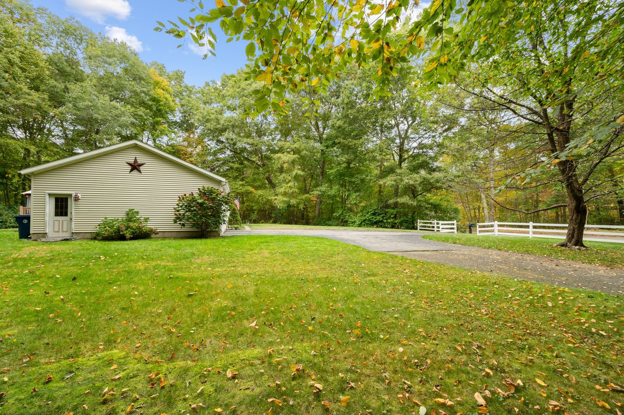 Spacious side yard
