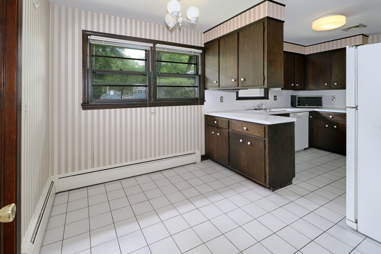 Eat-in-kitchen with tile floor and gas stove.