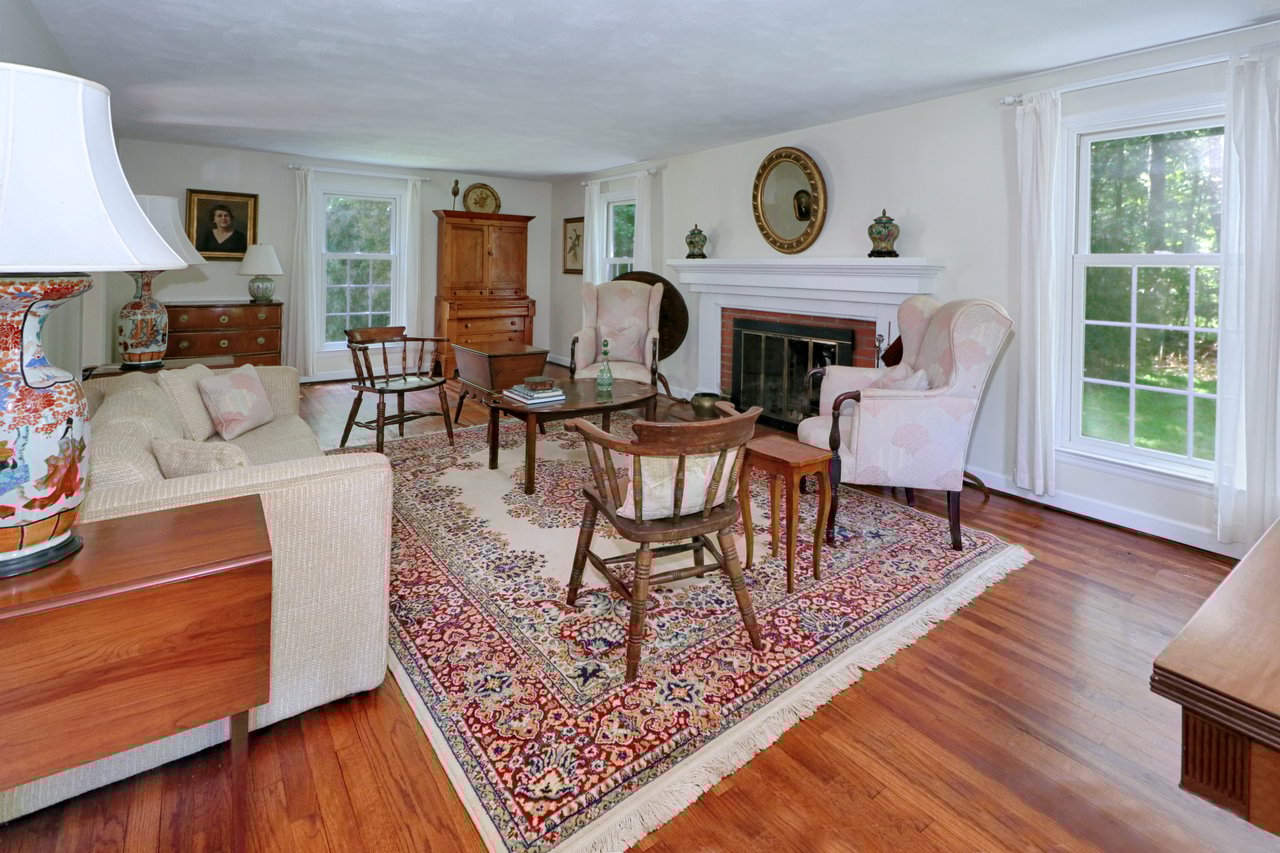 Foyer Living Room with Fireplace
