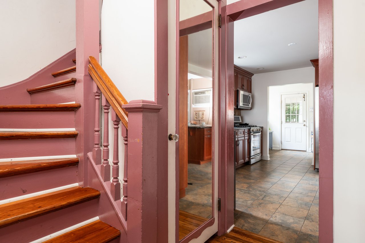 Stairway featuring baseboards