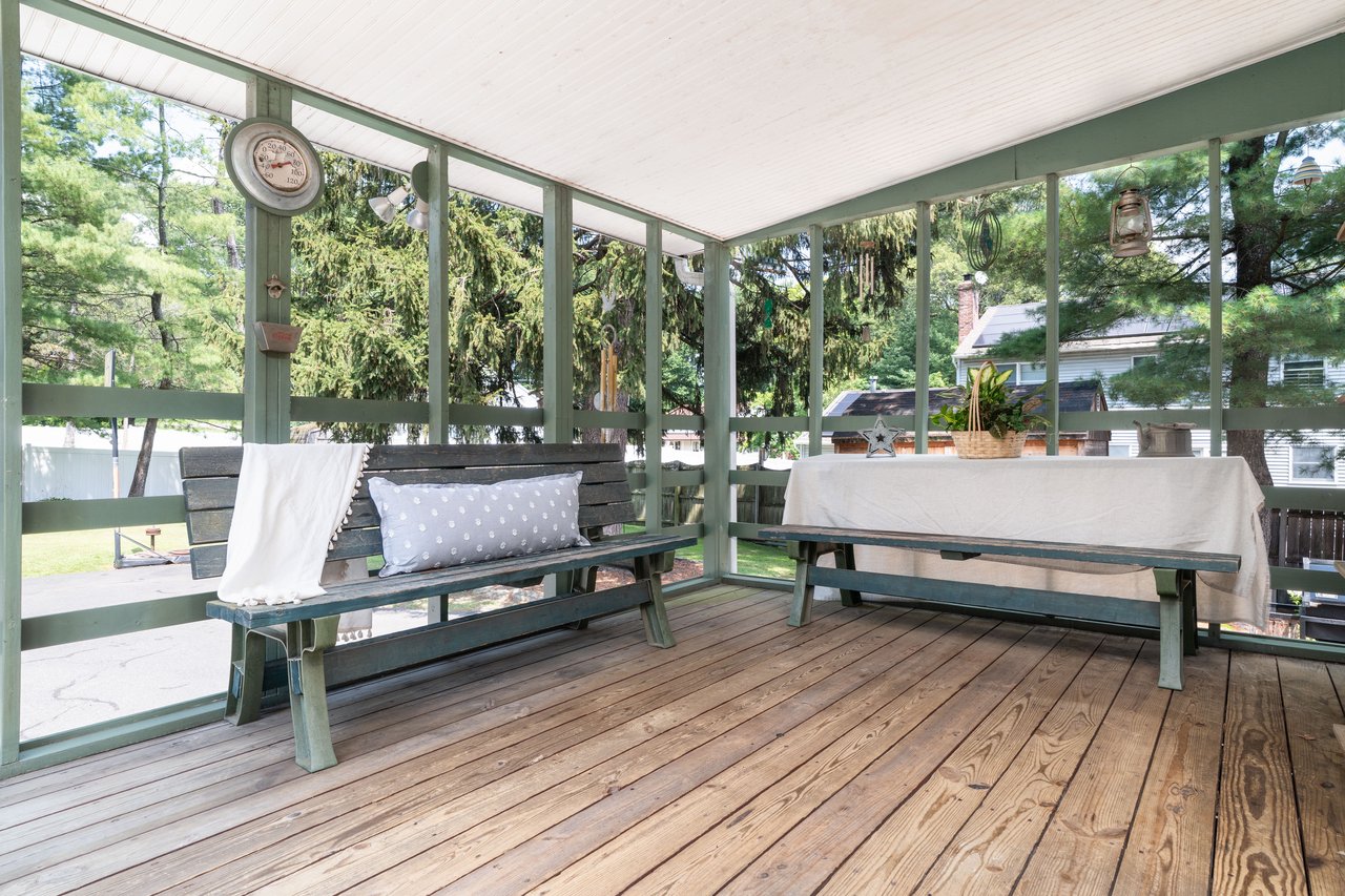 Sunroom / solarium featuring lofted ceiling