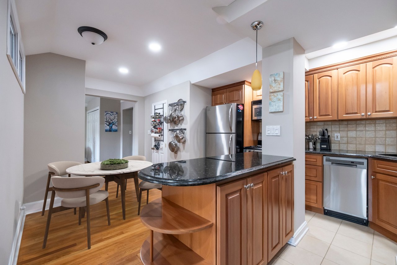 Eat-in kitchen virtually staged
