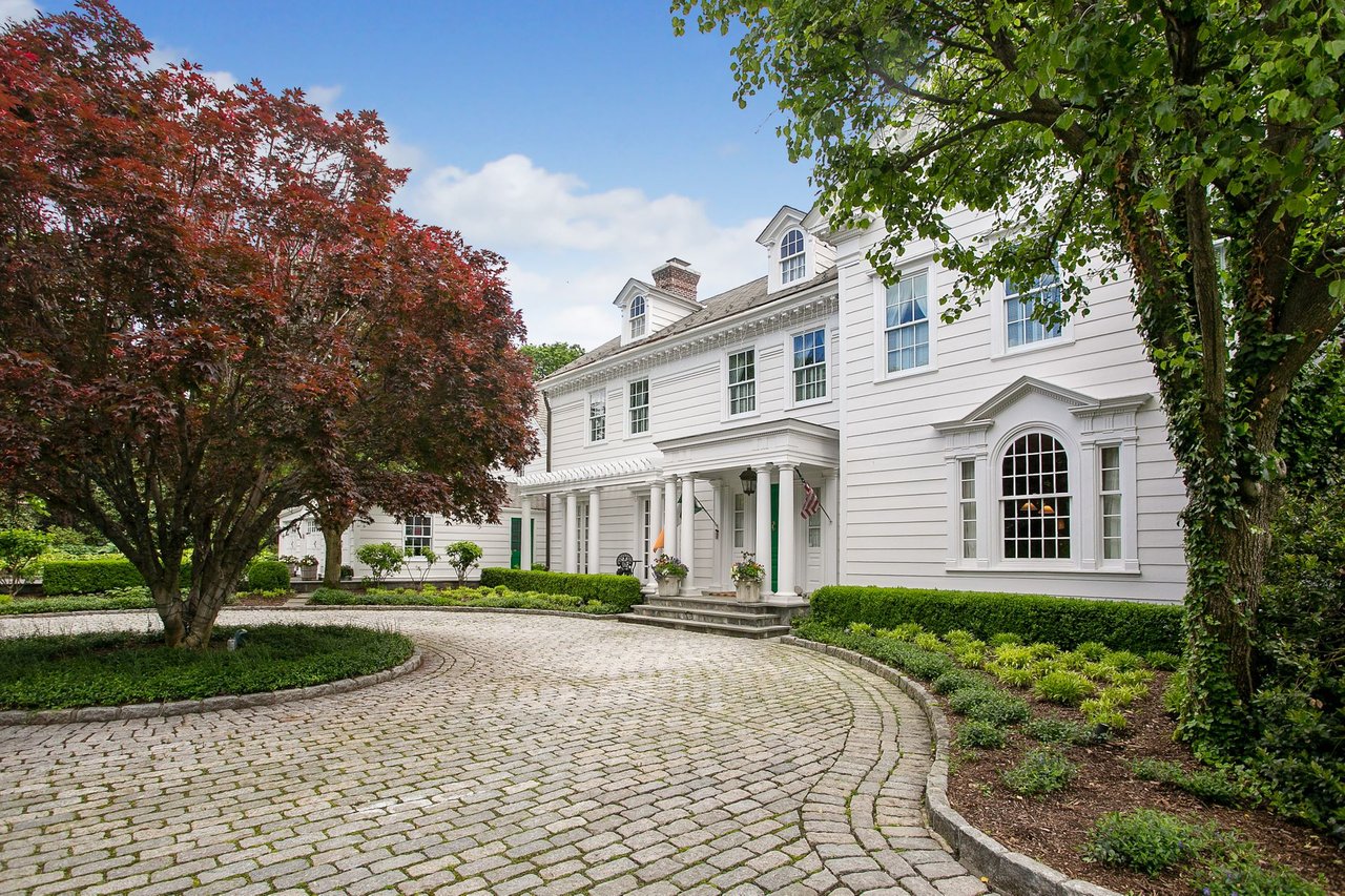 Beautiful Belgian block circular driveway,