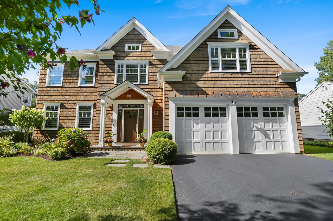 Gorgeous Colonial