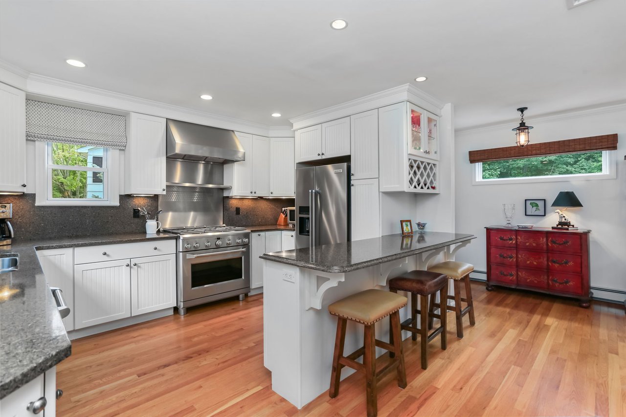 Bright and welcoming Kitchen!