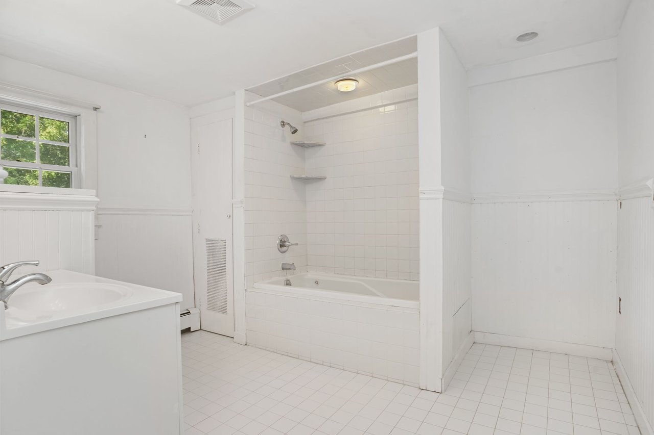 Dresser or second vanity could go to right of tub