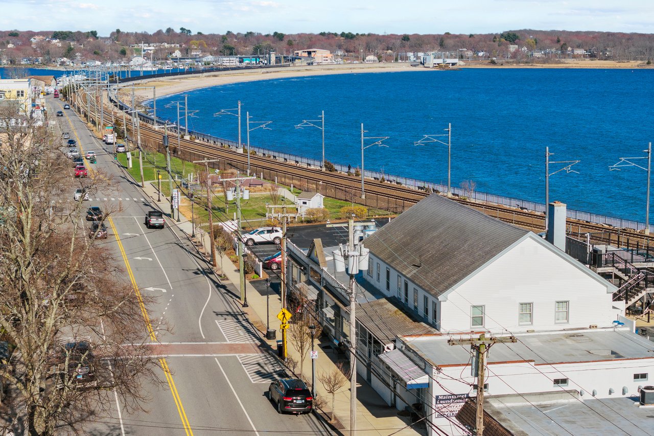 So much to do in town with its 3 beaches, milelong boardwalk, lots of restaurants & quant shops. Easy to access I-95 and the amtrack trains.