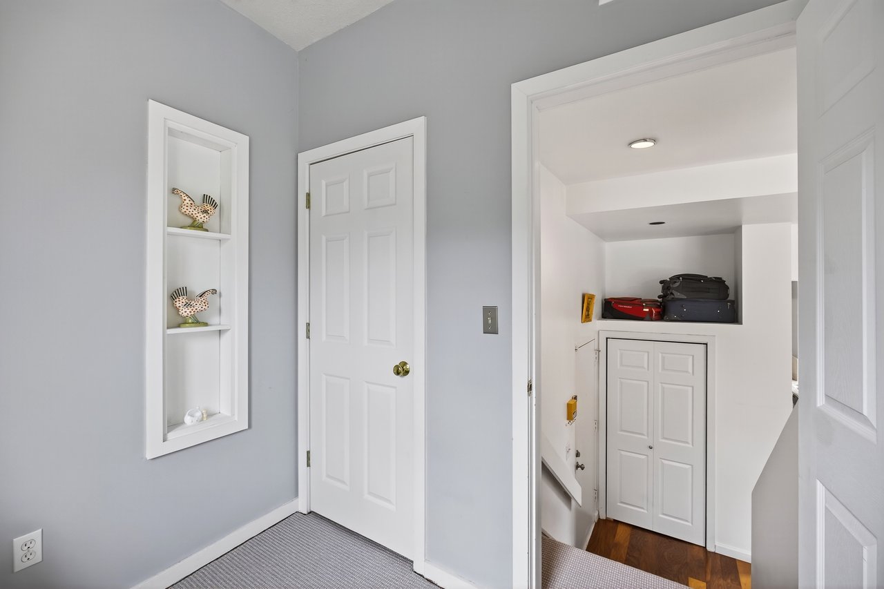 Alternate View of Bonus Living area, Can be used as an office or smaller bedroom with its own closet...