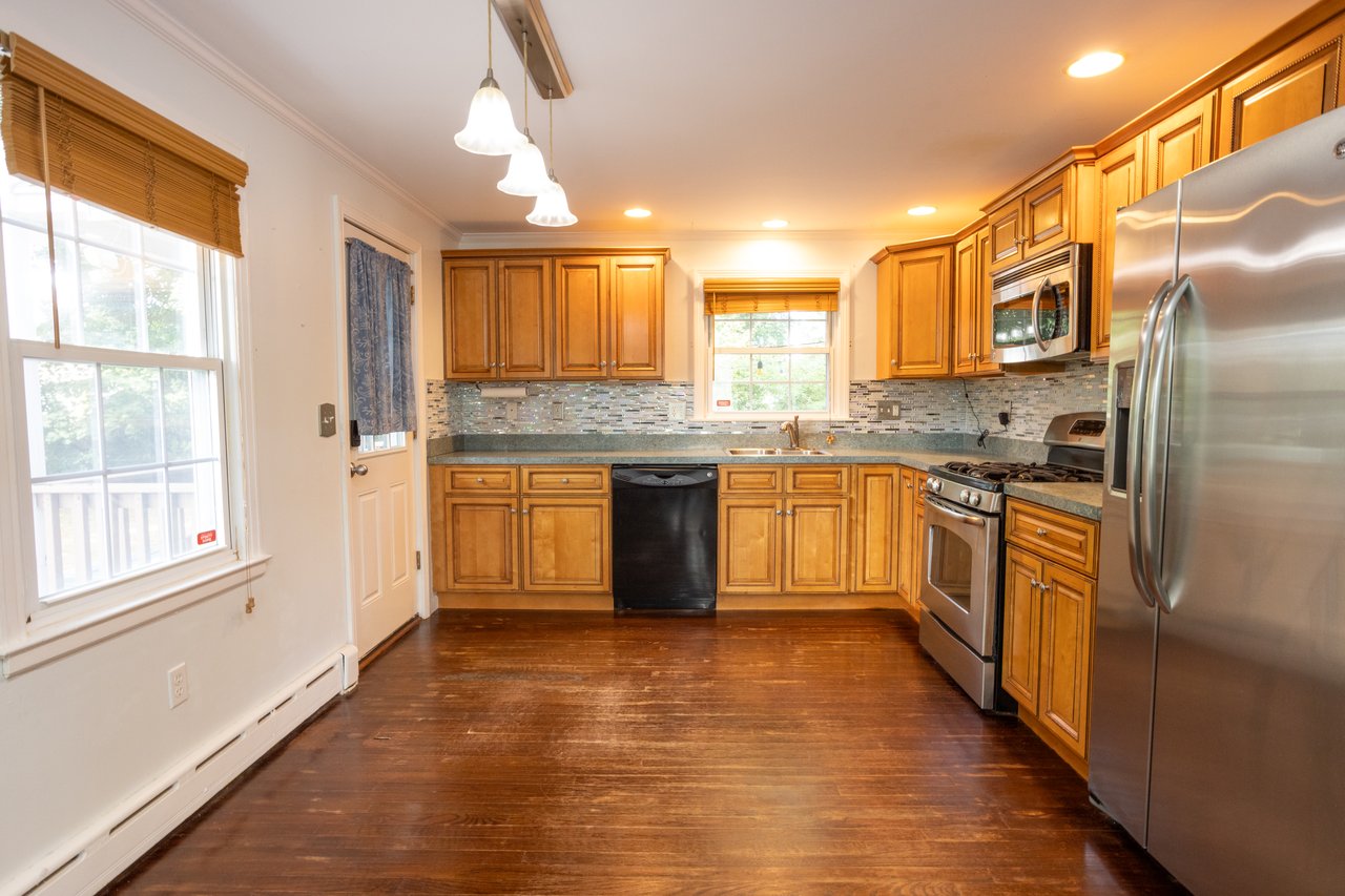 Eat-In Kitchen