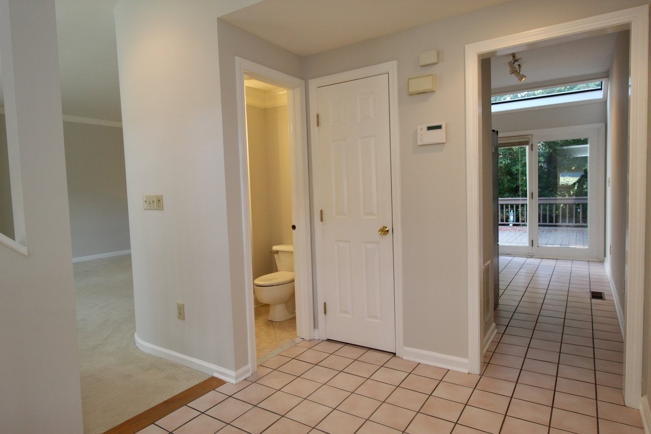 Main Floor 1/2 Bath
