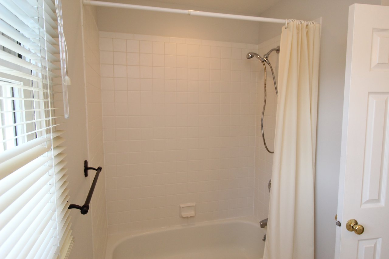 Upper Level Full Bath