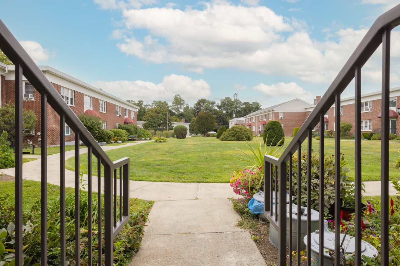 View of grassy yard with a residential view