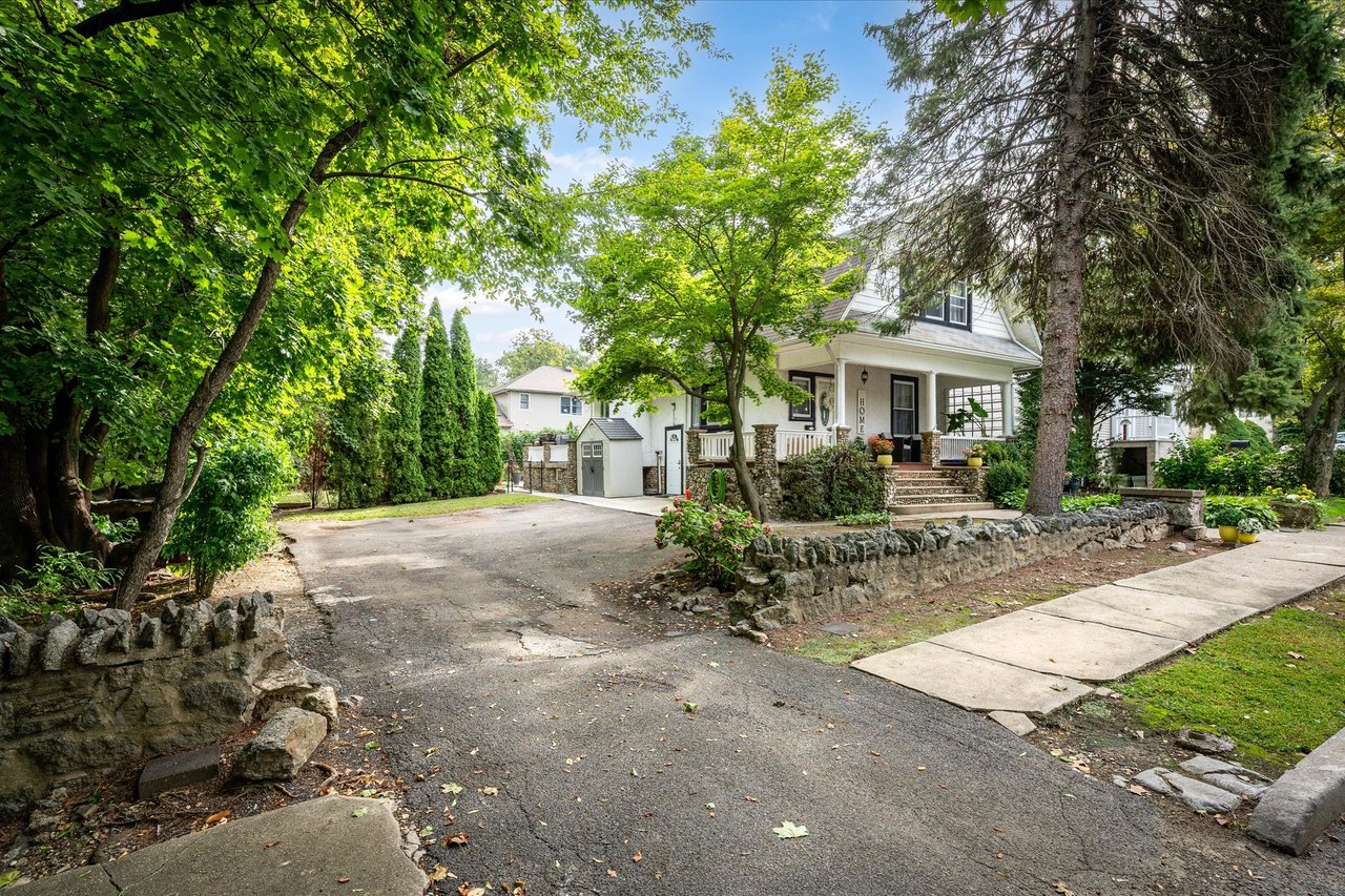 Room for at least 5 cars in generous driveway.