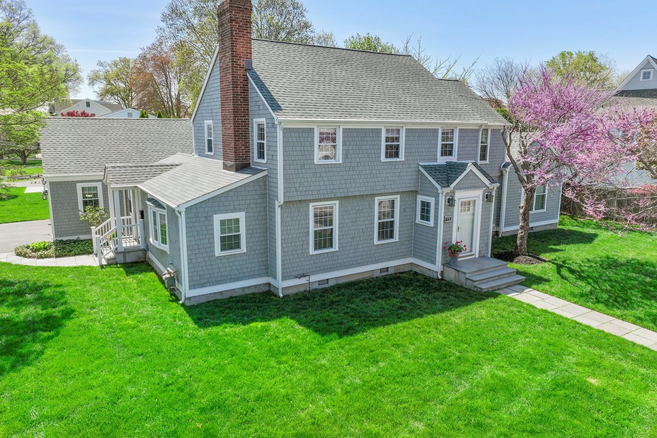 Welcome to costal, in-town Fairfield bliss!