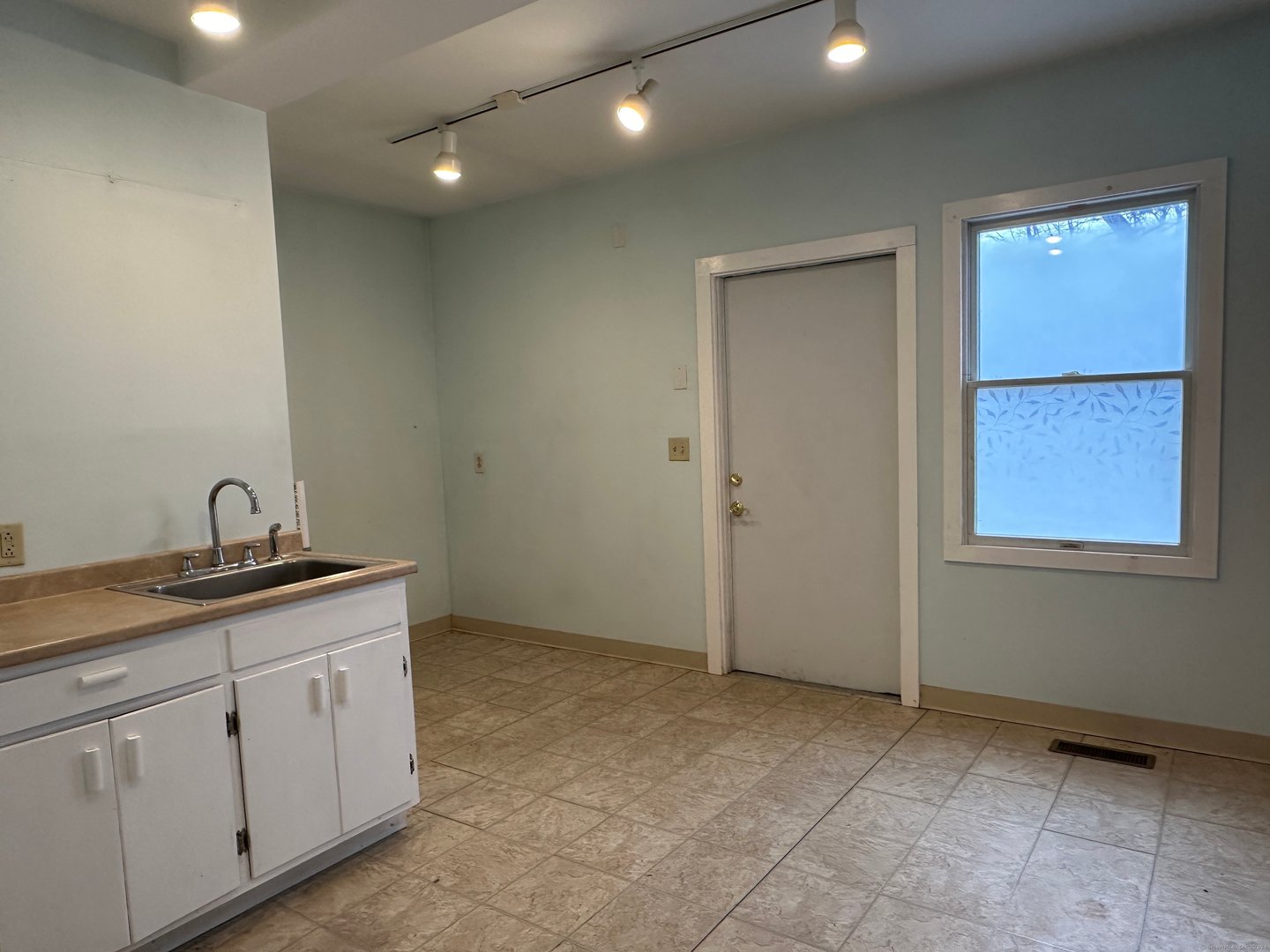 13 West Main Street Photo 10