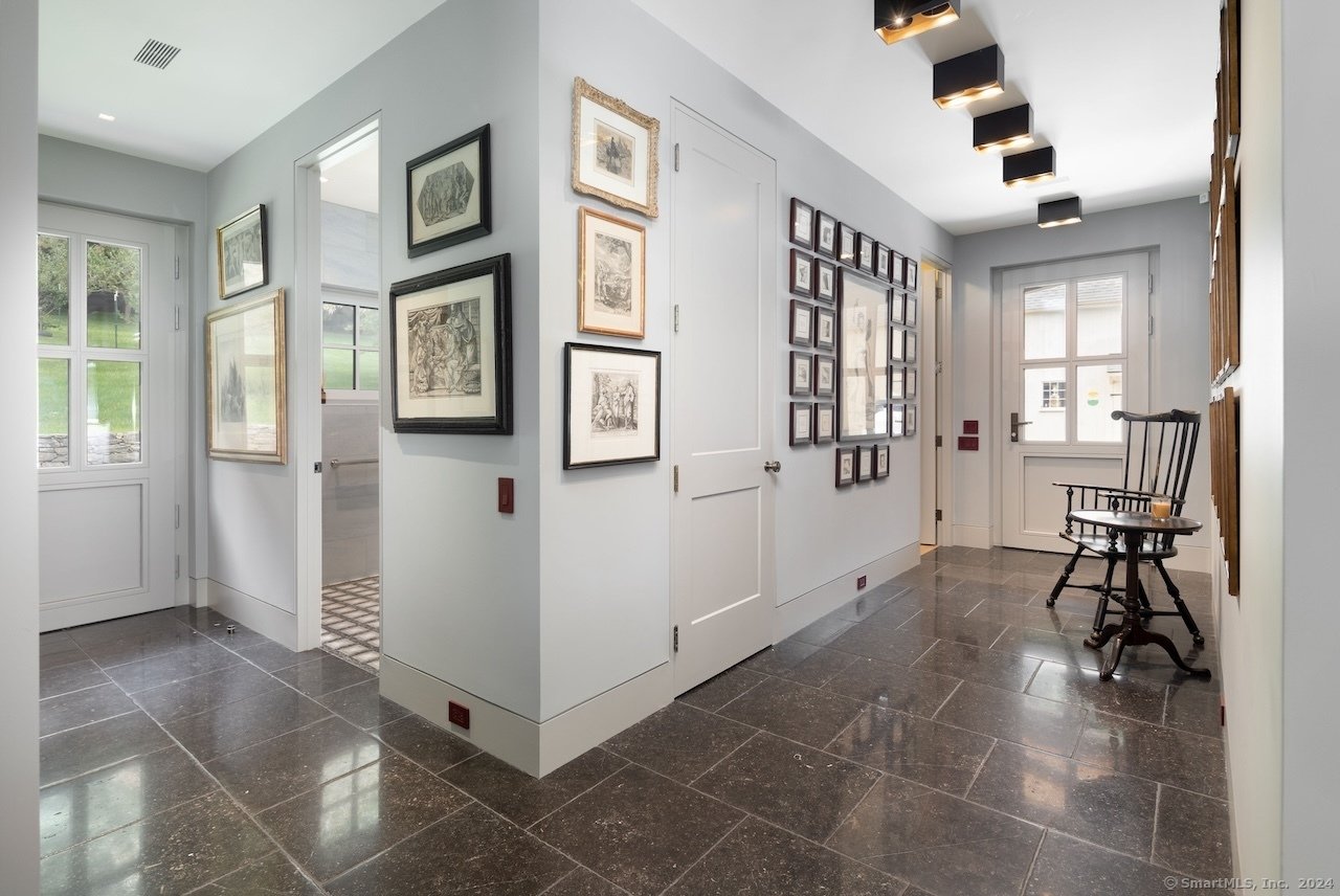 89 Under Mountain Road Photo 3