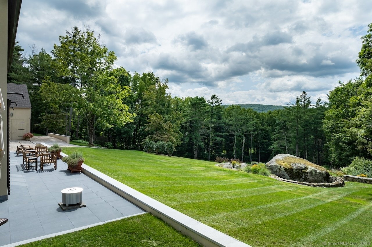 89 Under Mountain Road Photo 9