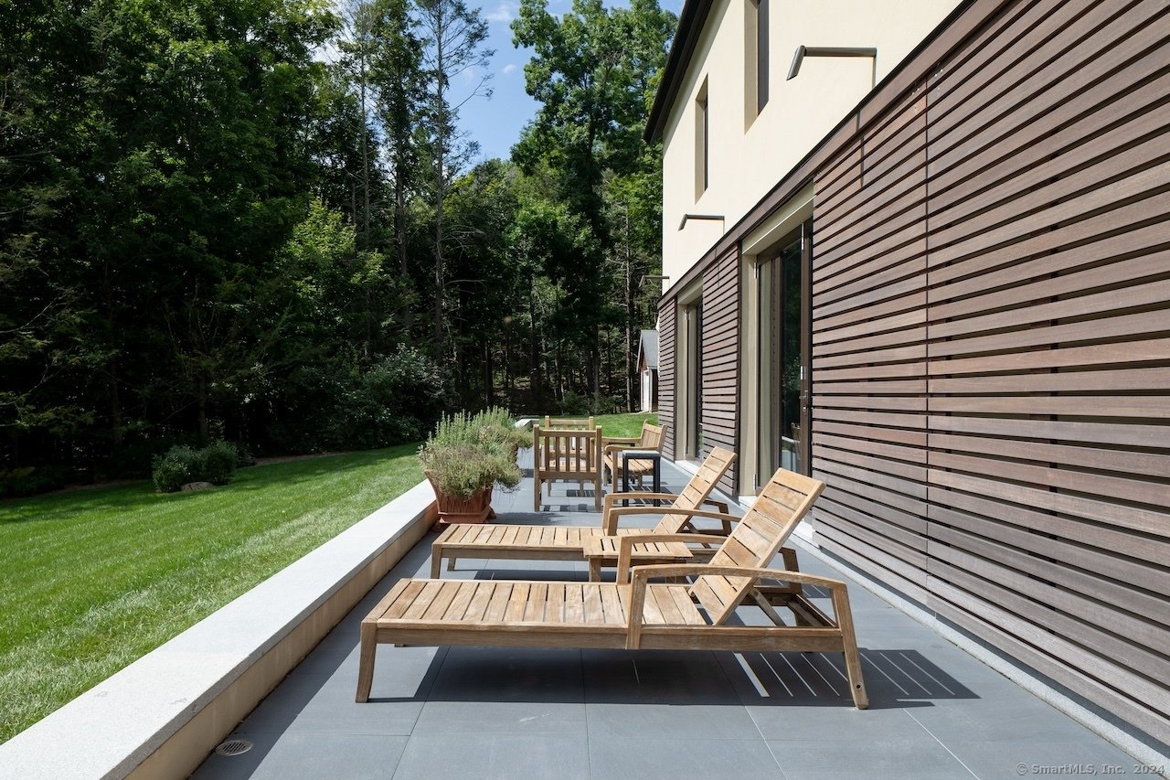 89 Under Mountain Road Photo 11