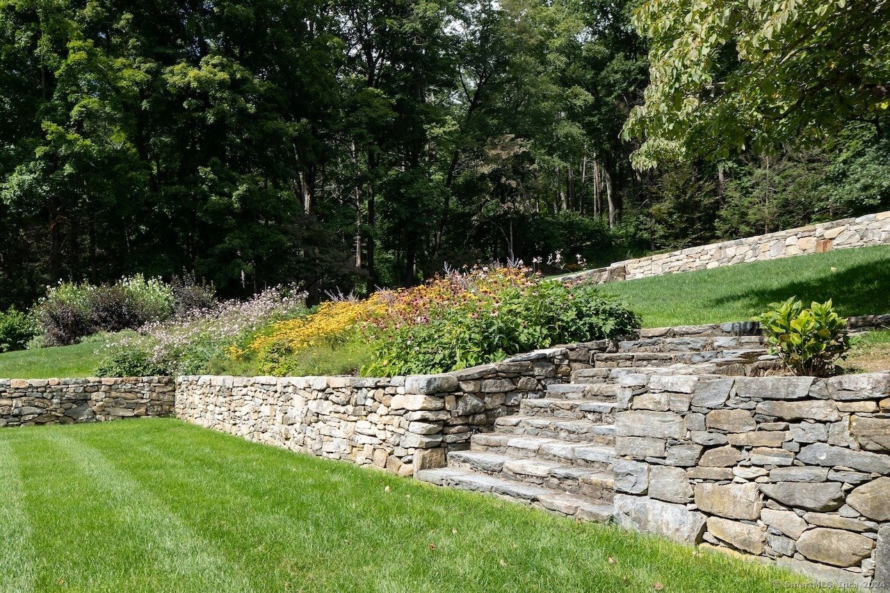 89 Under Mountain Road Photo 32