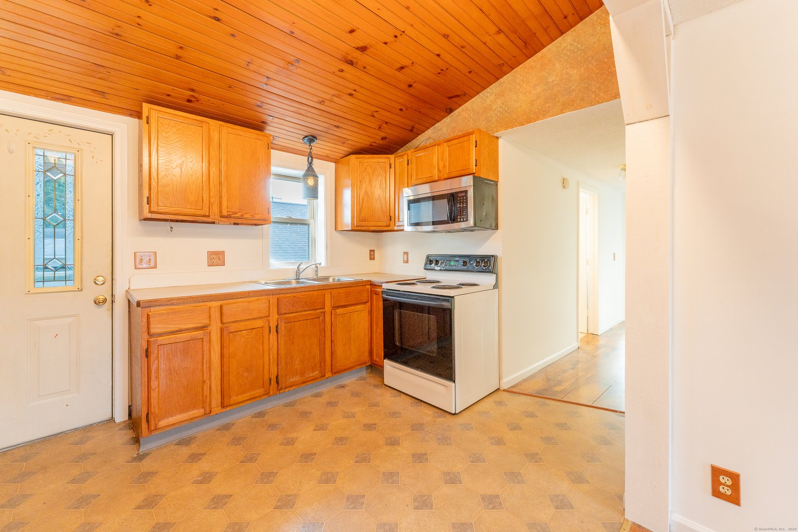 624 Norwich Road Photo 9