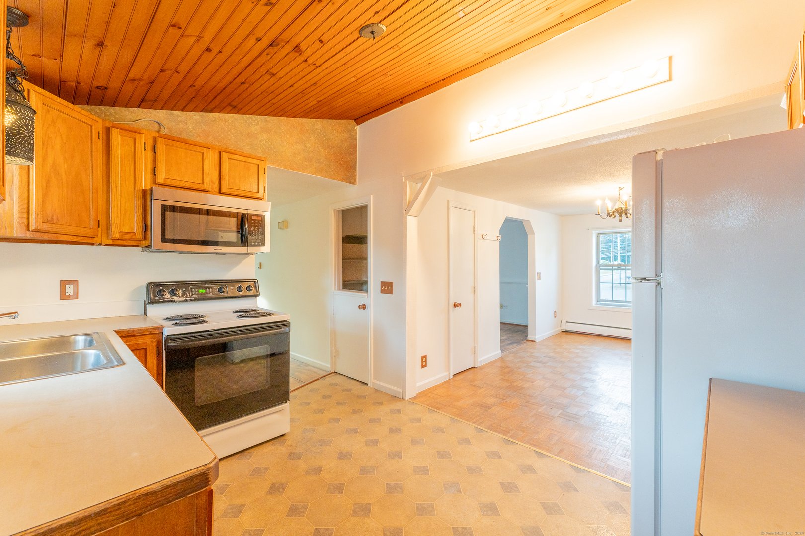 624 Norwich Road Photo 10