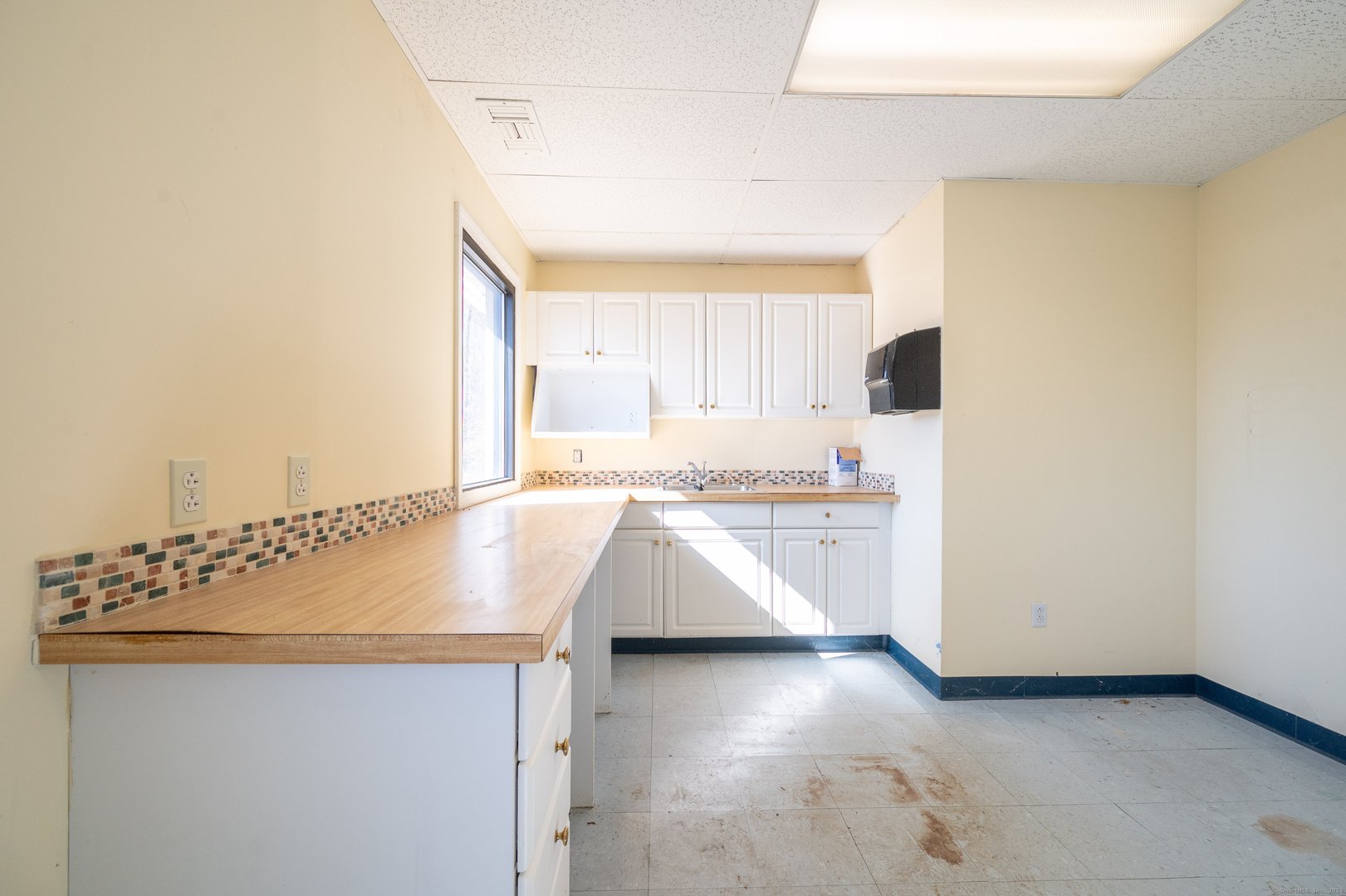 477 Boston Post Road Photo 11