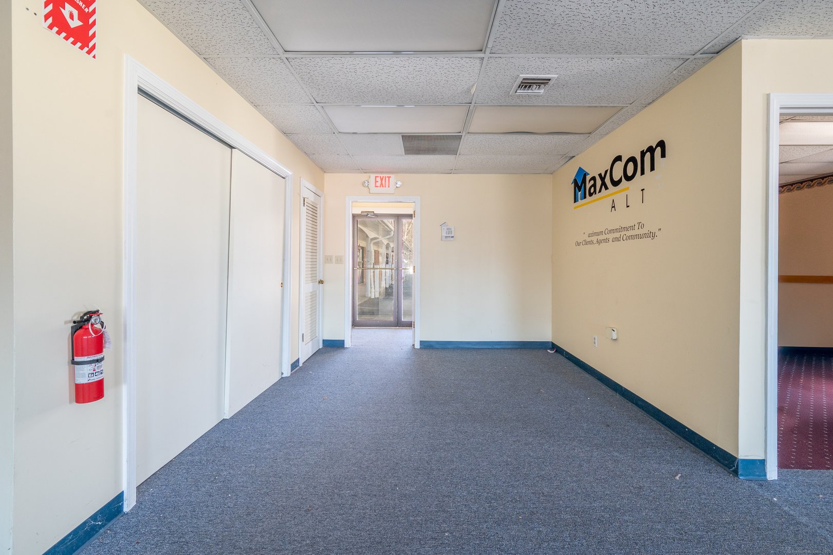 477 Boston Post Road Photo 16