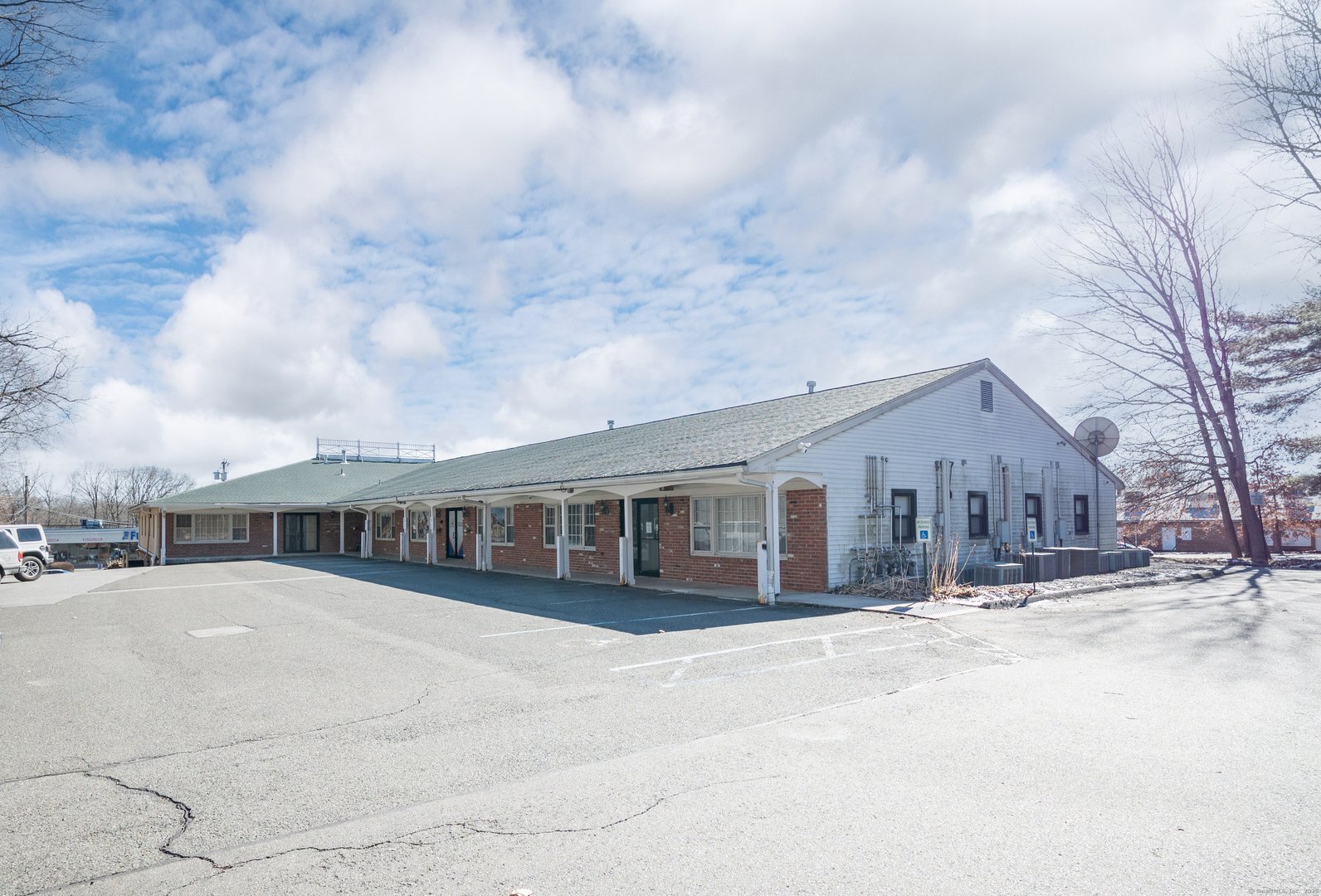 477 Boston Post Road Photo 17