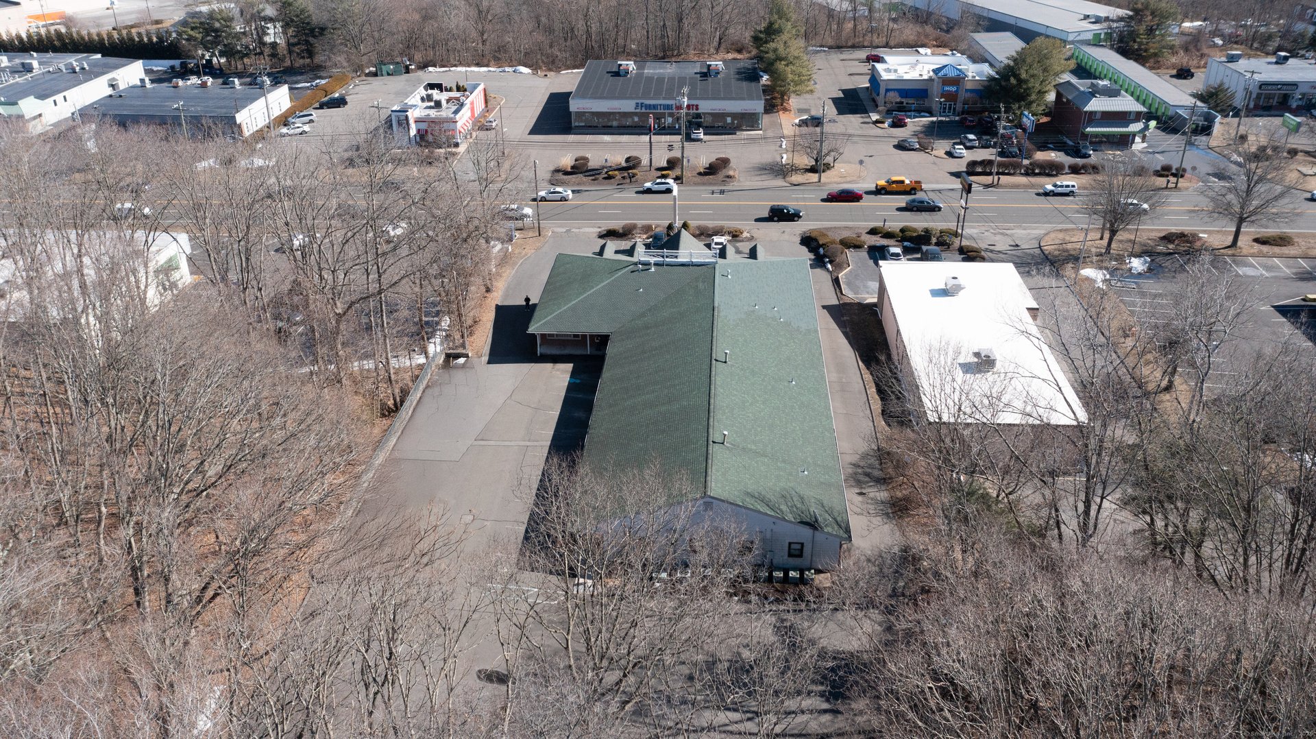 477 Boston Post Road Photo 19