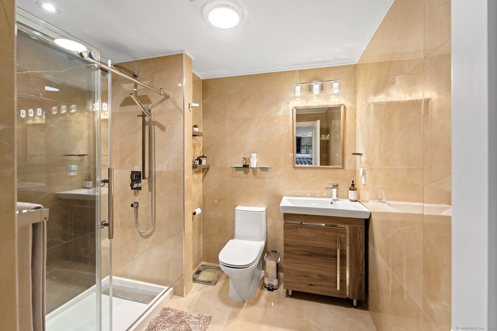 Norwich Single Family Photo 33