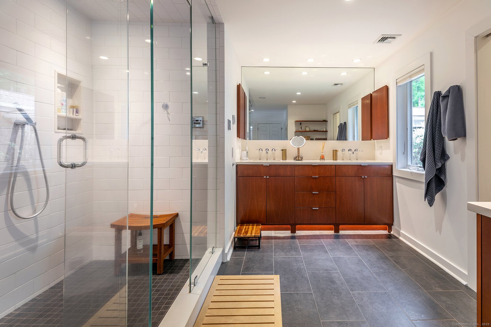 409 Northrop Street Photo 10