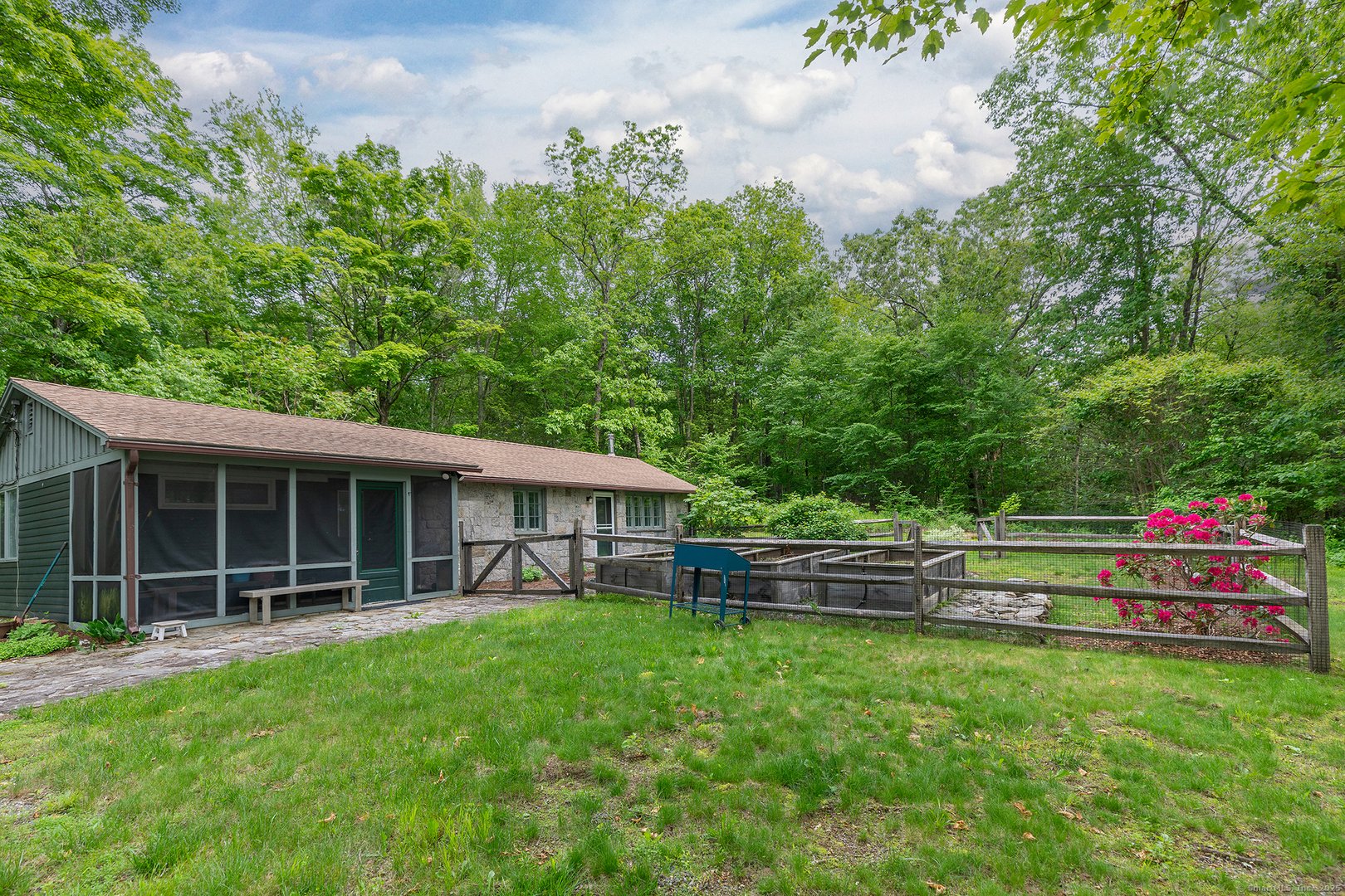 409 Northrop Street Photo 20