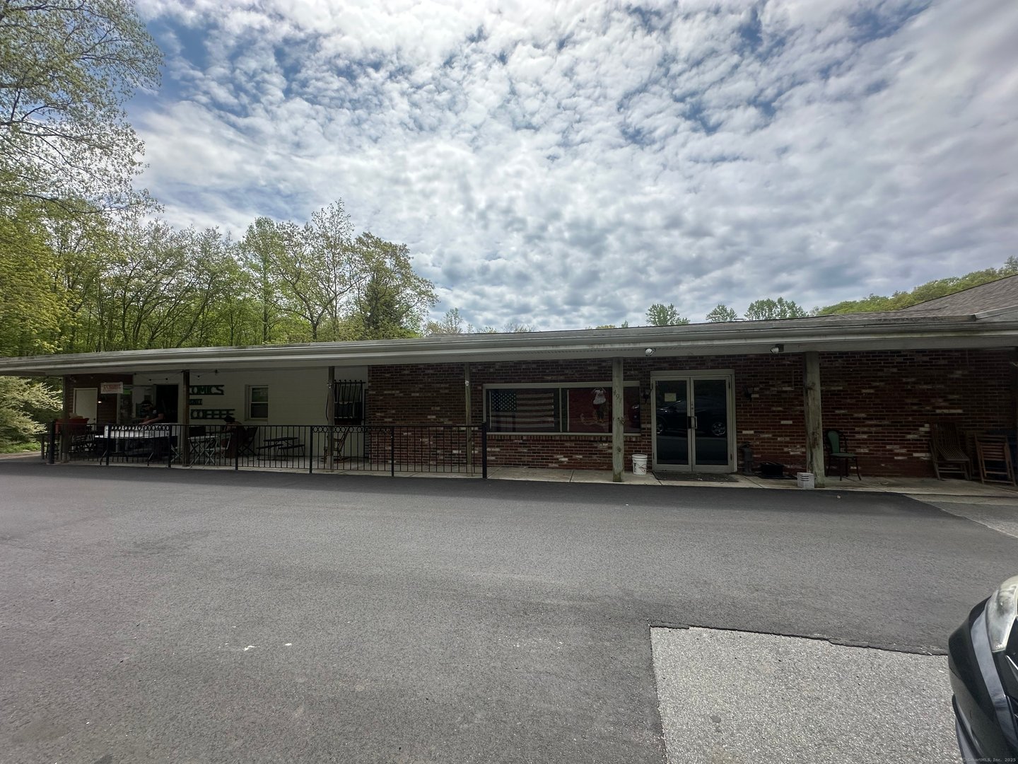 497 Winthrop Road Photo 4